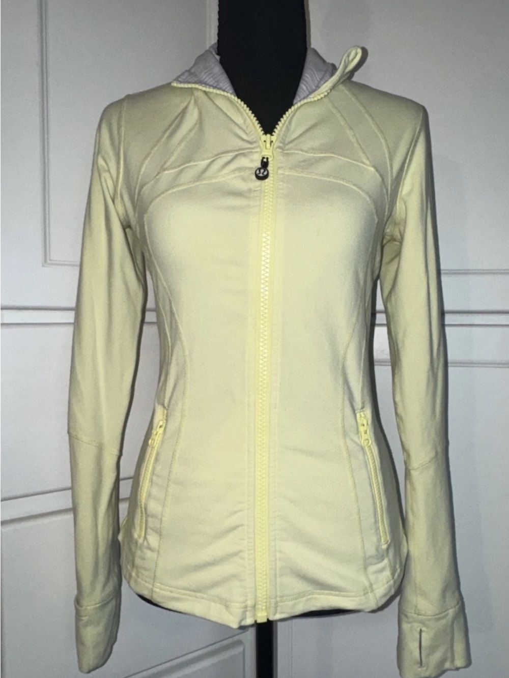 Lululemon Define Jacket Pale Yellow Luon Full Zip Thumbholes Women’s 6